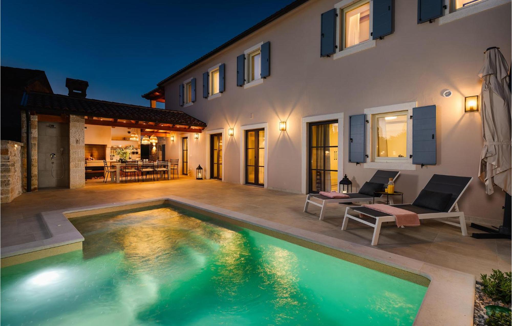 Nice Home In Tinjan With Outdoor Swimming Pool Bagian luar foto
