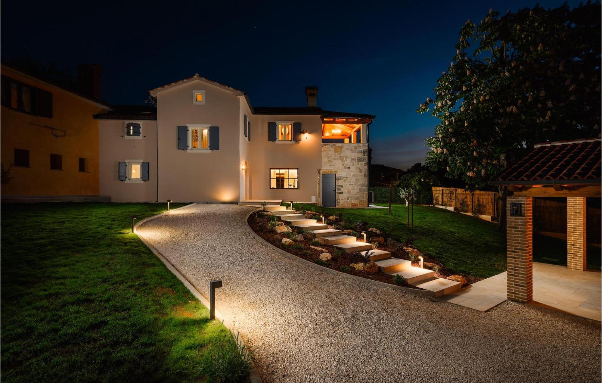 Nice Home In Tinjan With Outdoor Swimming Pool Bagian luar foto
