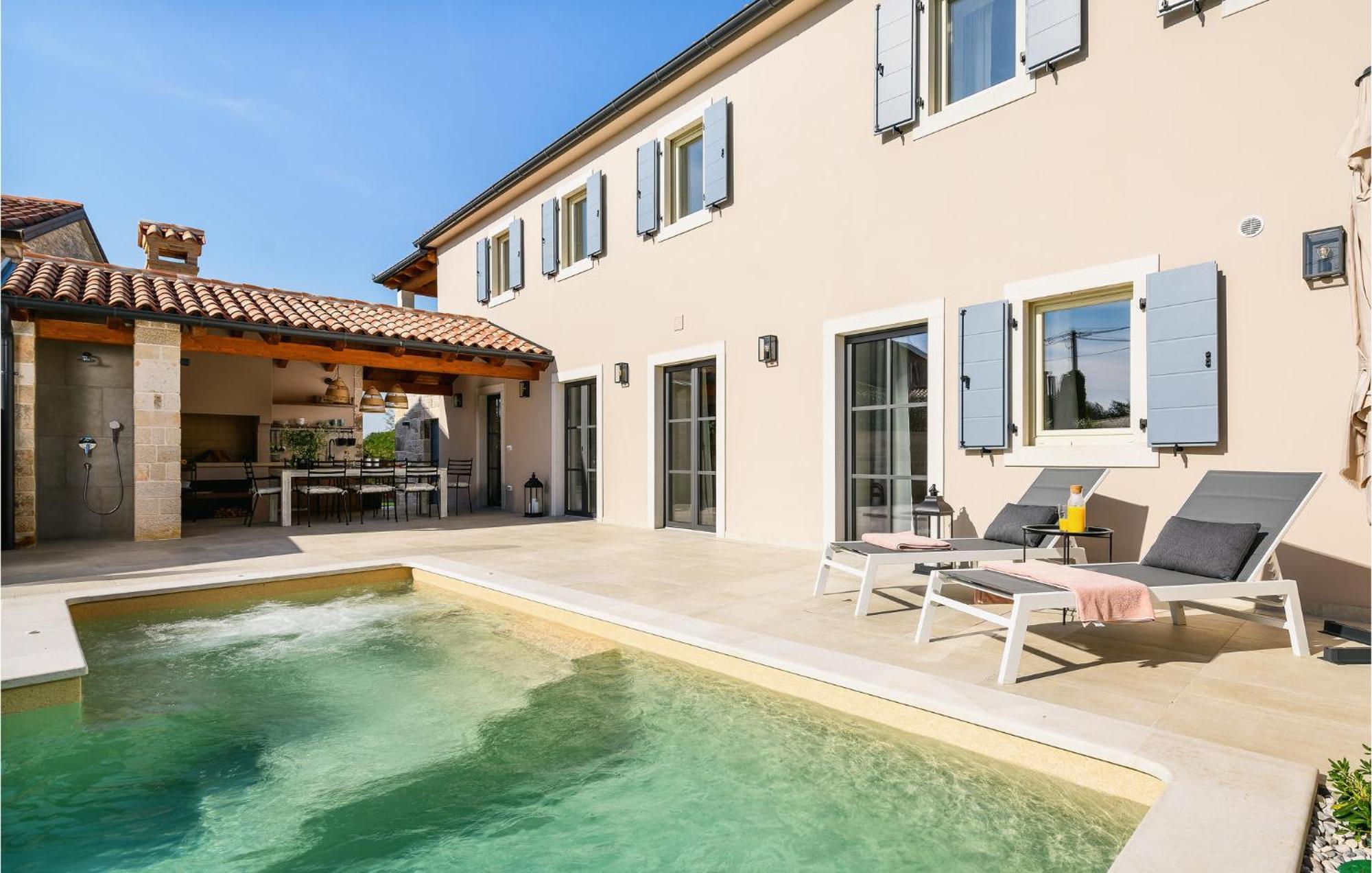 Nice Home In Tinjan With Outdoor Swimming Pool Bagian luar foto