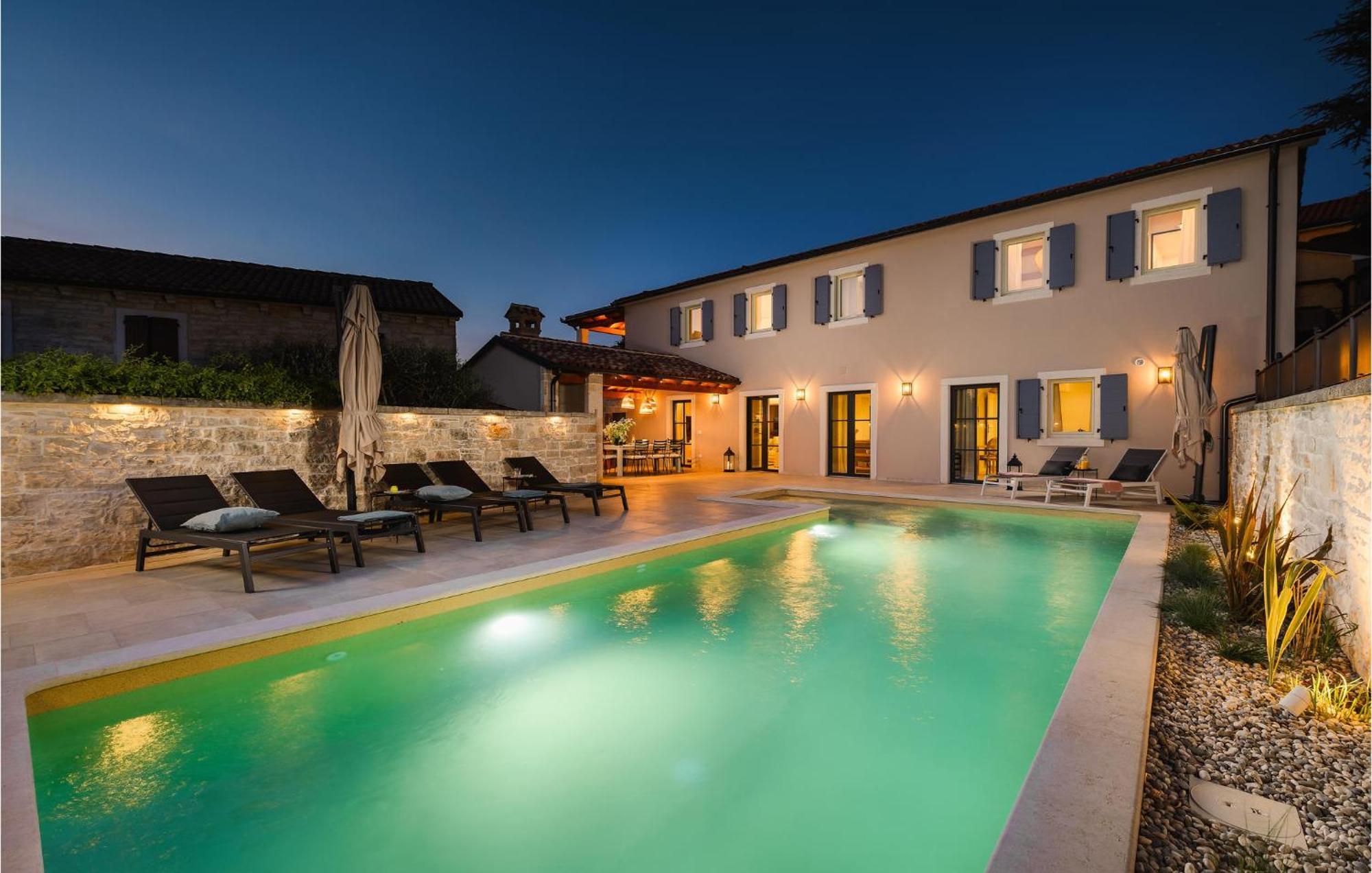 Nice Home In Tinjan With Outdoor Swimming Pool Bagian luar foto