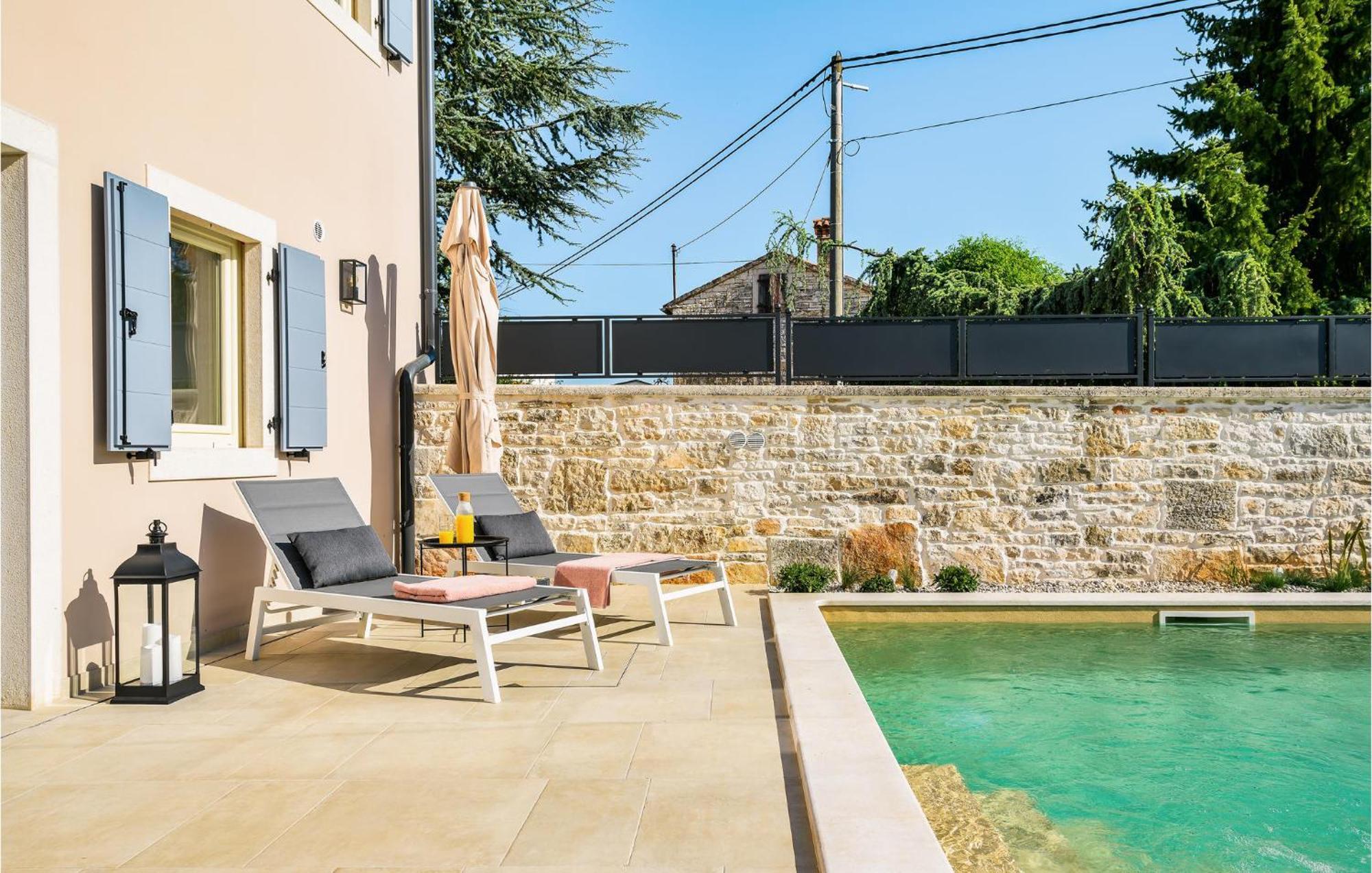 Nice Home In Tinjan With Outdoor Swimming Pool Bagian luar foto