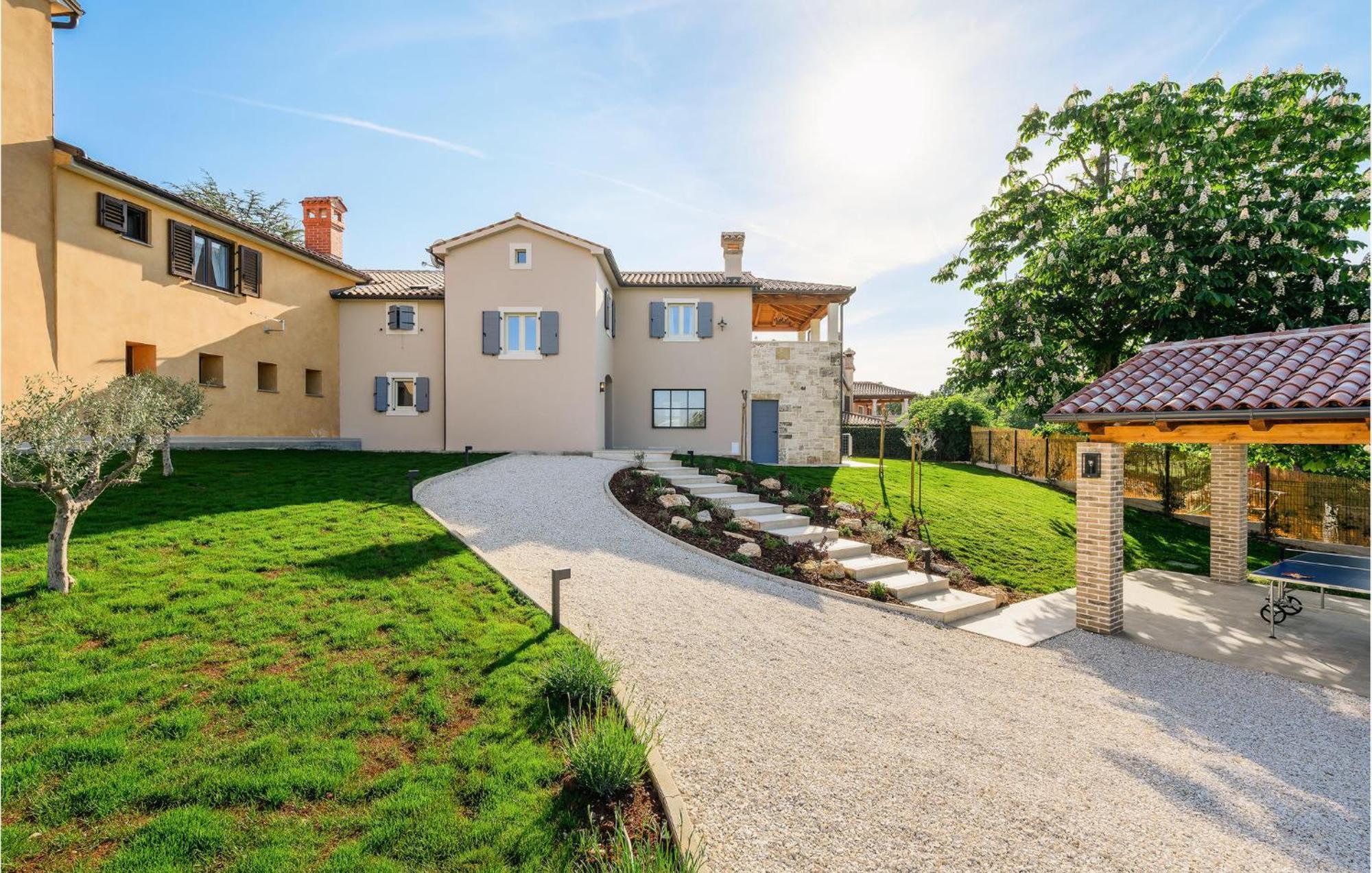 Nice Home In Tinjan With Outdoor Swimming Pool Bagian luar foto