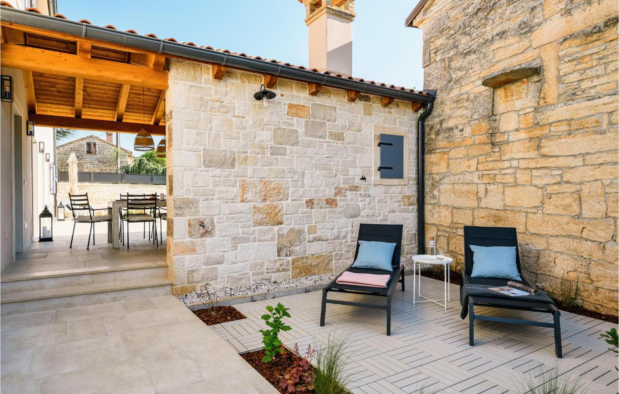 Nice Home In Tinjan With Outdoor Swimming Pool Bagian luar foto
